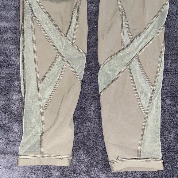 Lululemon green mesh design leggings - Picture 2 of 7